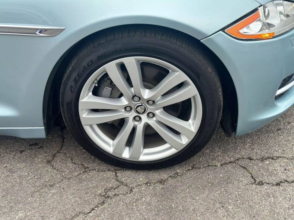 2013 Jaguar XJ Image 46
