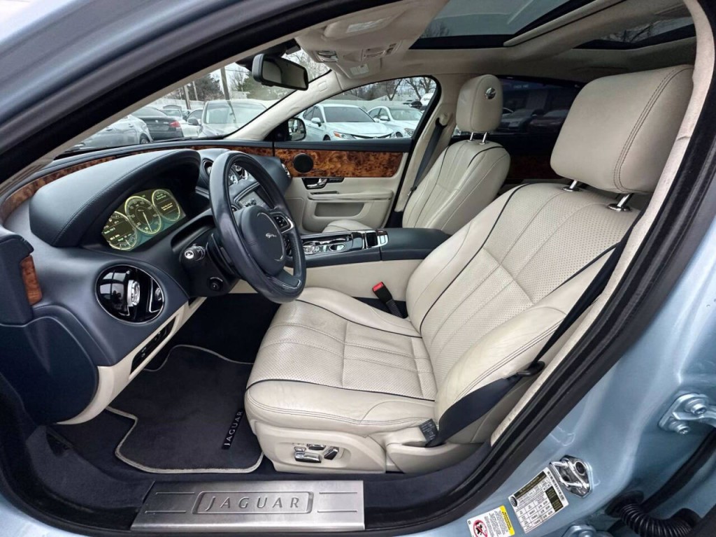 2013 Jaguar XJ Image 72