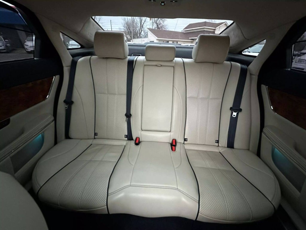 2013 Jaguar XJ Image 73