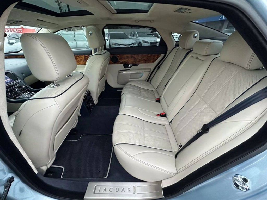 2013 Jaguar XJ Image 75