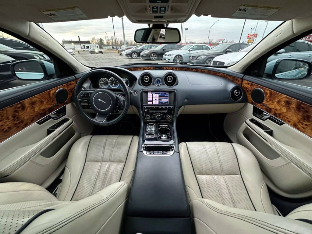2013 Jaguar XJ Image 77