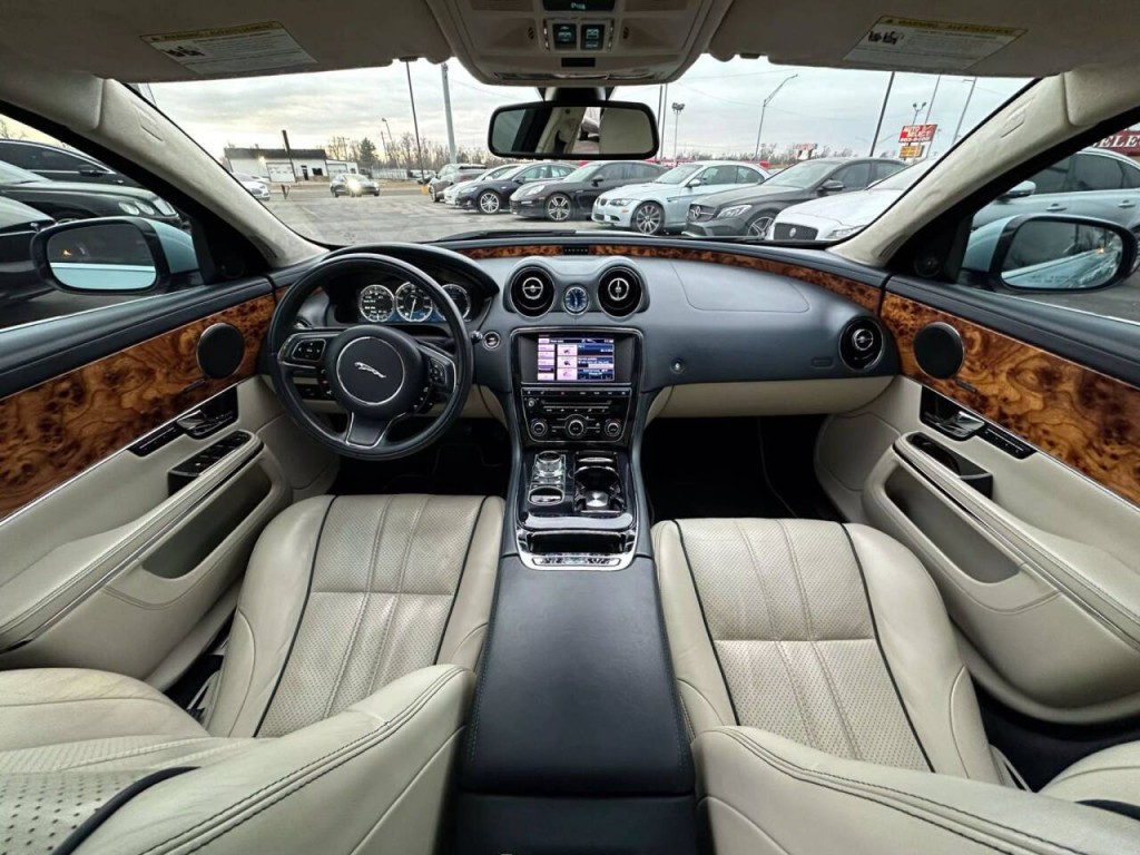 2013 Jaguar XJ Image 78