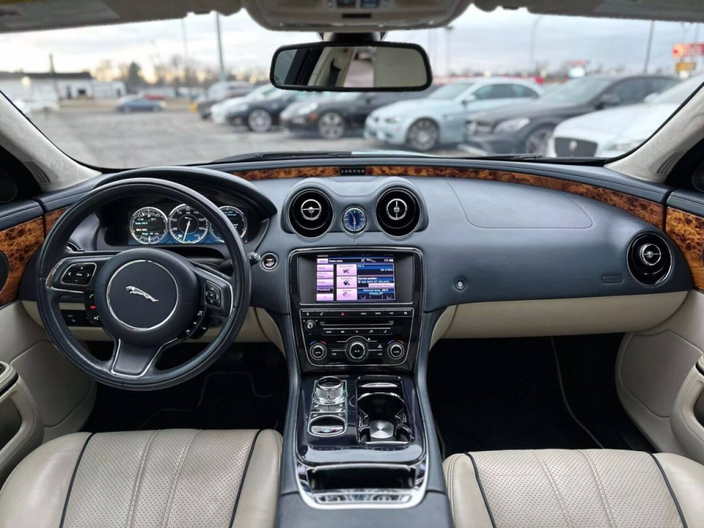 2013 Jaguar XJ Image 79
