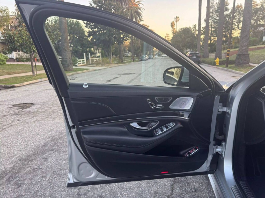 2016 Mercedes-Benz S-Class Image 23