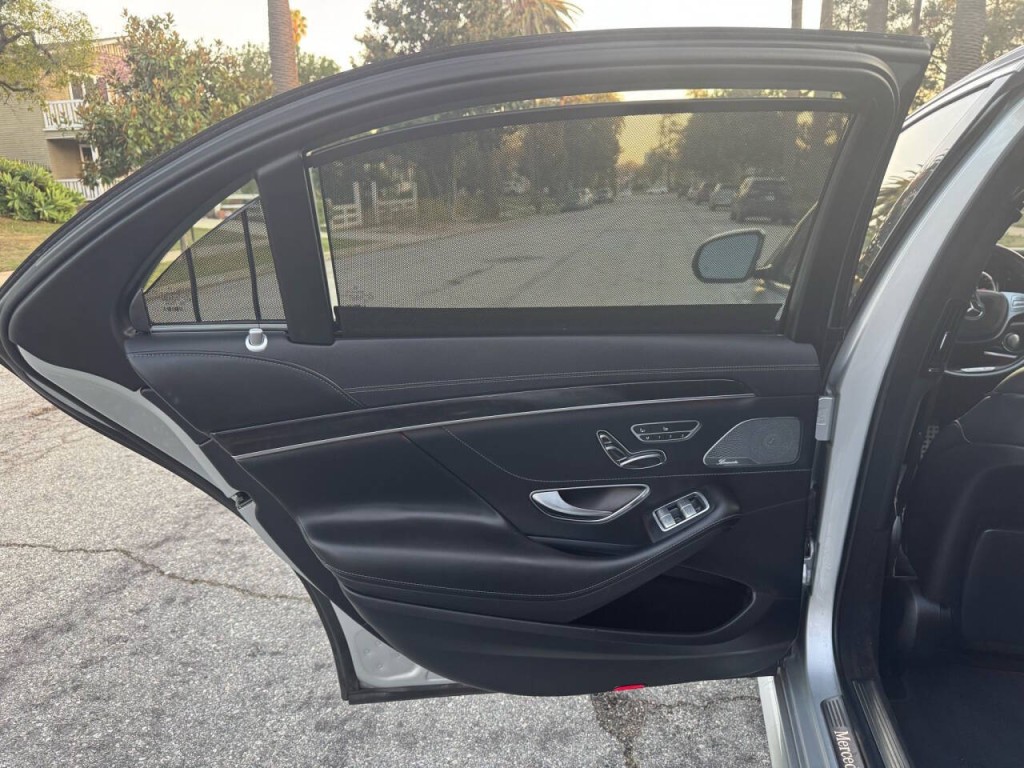 2016 Mercedes-Benz S-Class Image 24