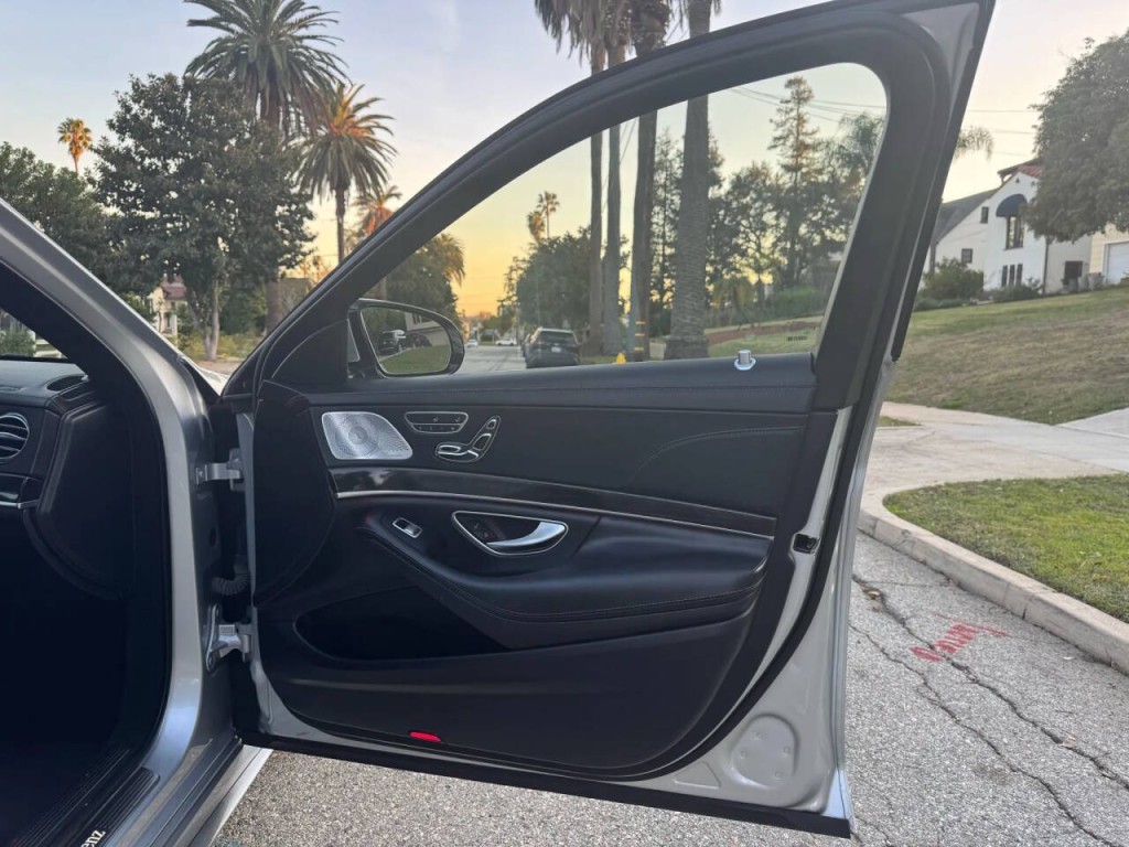 2016 Mercedes-Benz S-Class Image 24