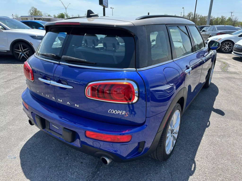 2019 MINI Cooper Clubman Image 32