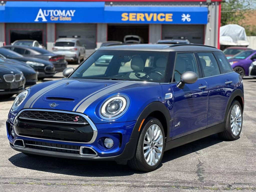 2019 MINI Cooper Clubman Image 1