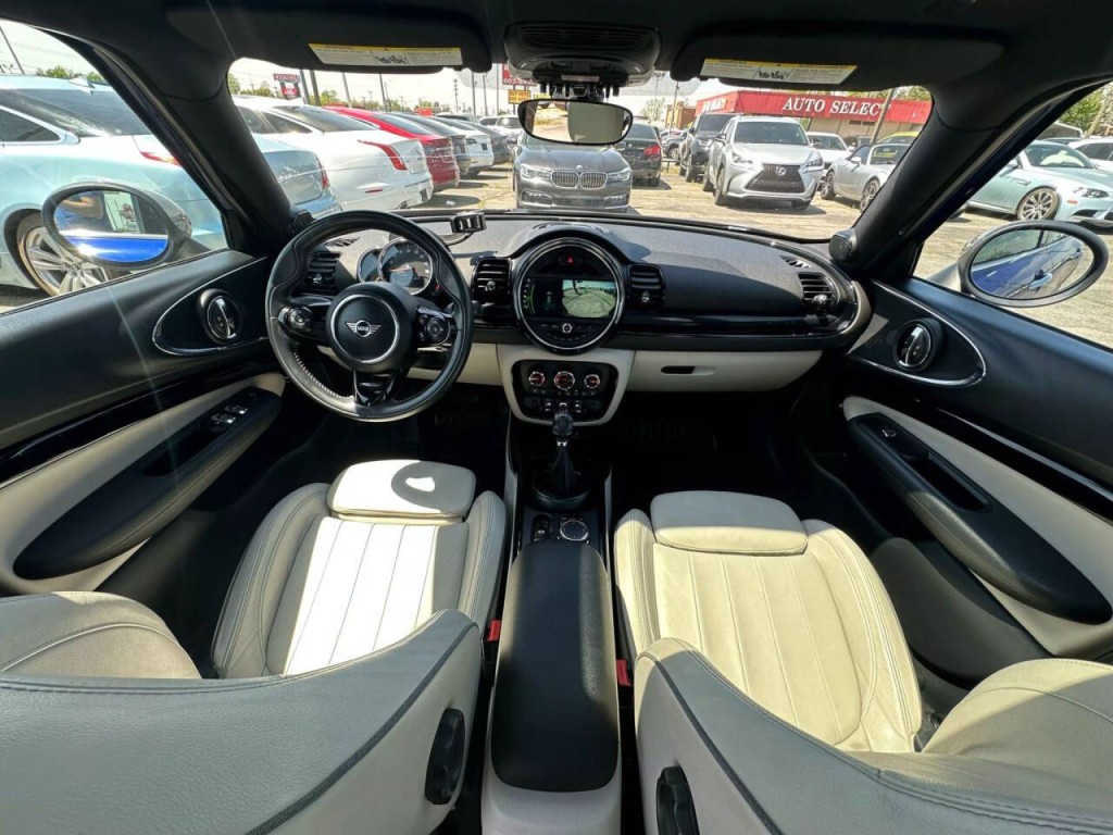 2019 MINI Cooper Clubman Image 2