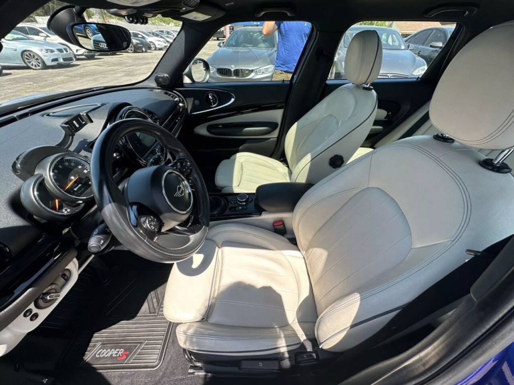 2019 MINI Cooper Clubman Image 10