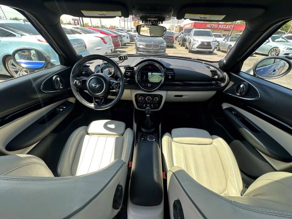 2019 MINI Cooper Clubman Image 11