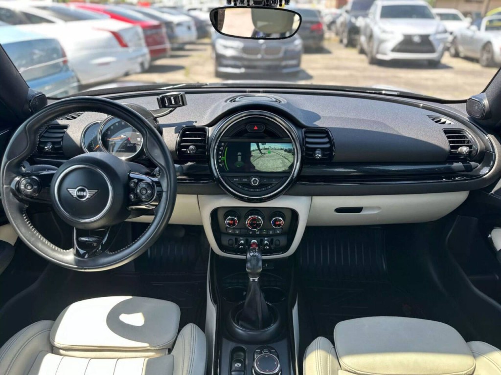 2019 MINI Cooper Clubman Image 12