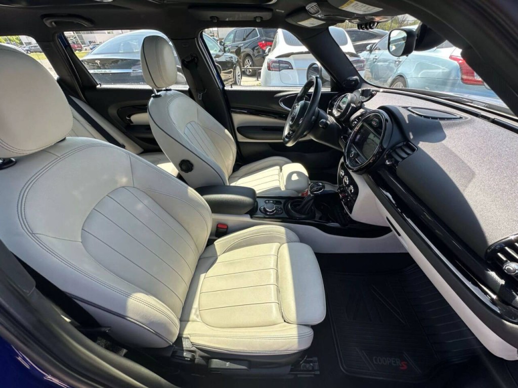 2019 MINI Cooper Clubman Image 13