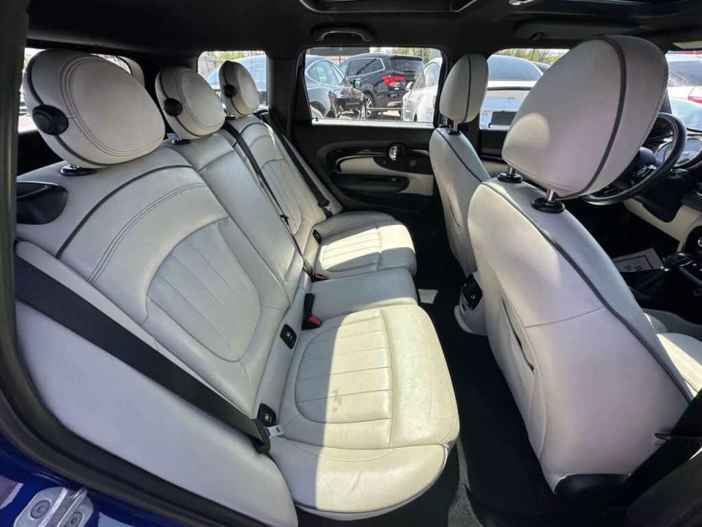 2019 MINI Cooper Clubman Image 14