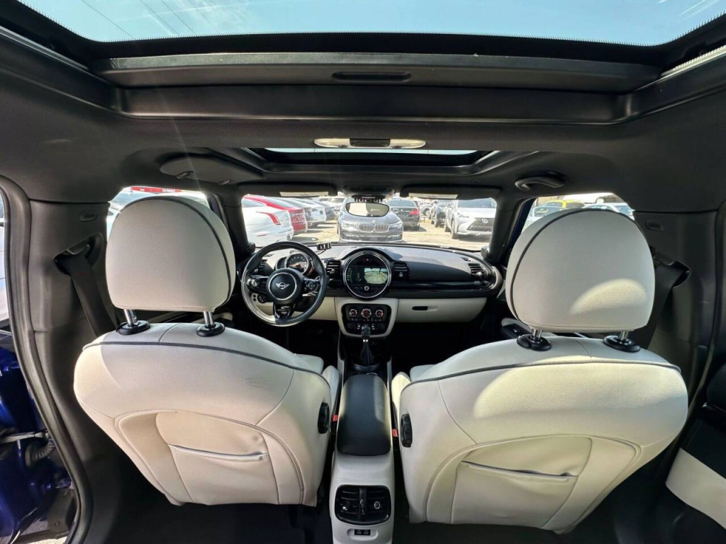 2019 MINI Cooper Clubman Image 15