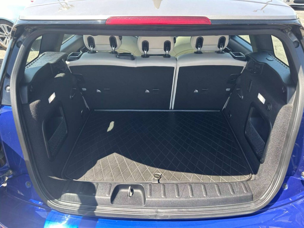 2019 MINI Cooper Clubman Image 18