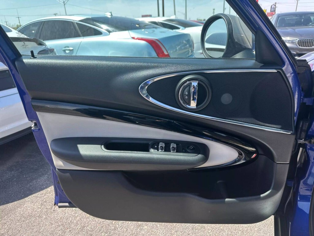 2019 MINI Cooper Clubman Image 20