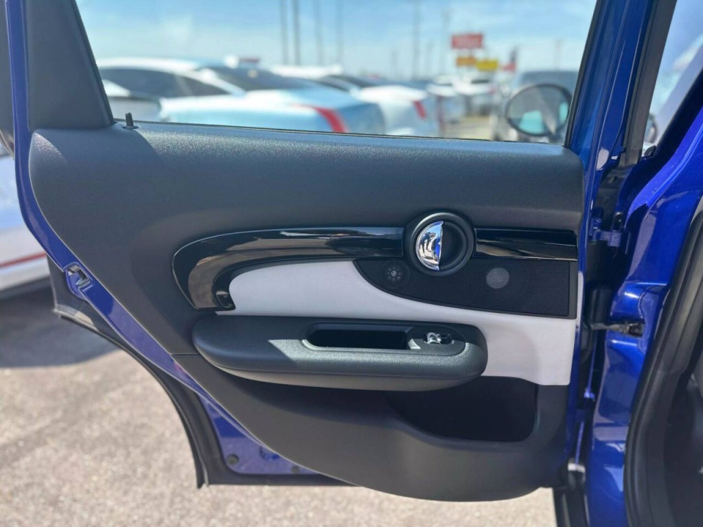 2019 MINI Cooper Clubman Image 21
