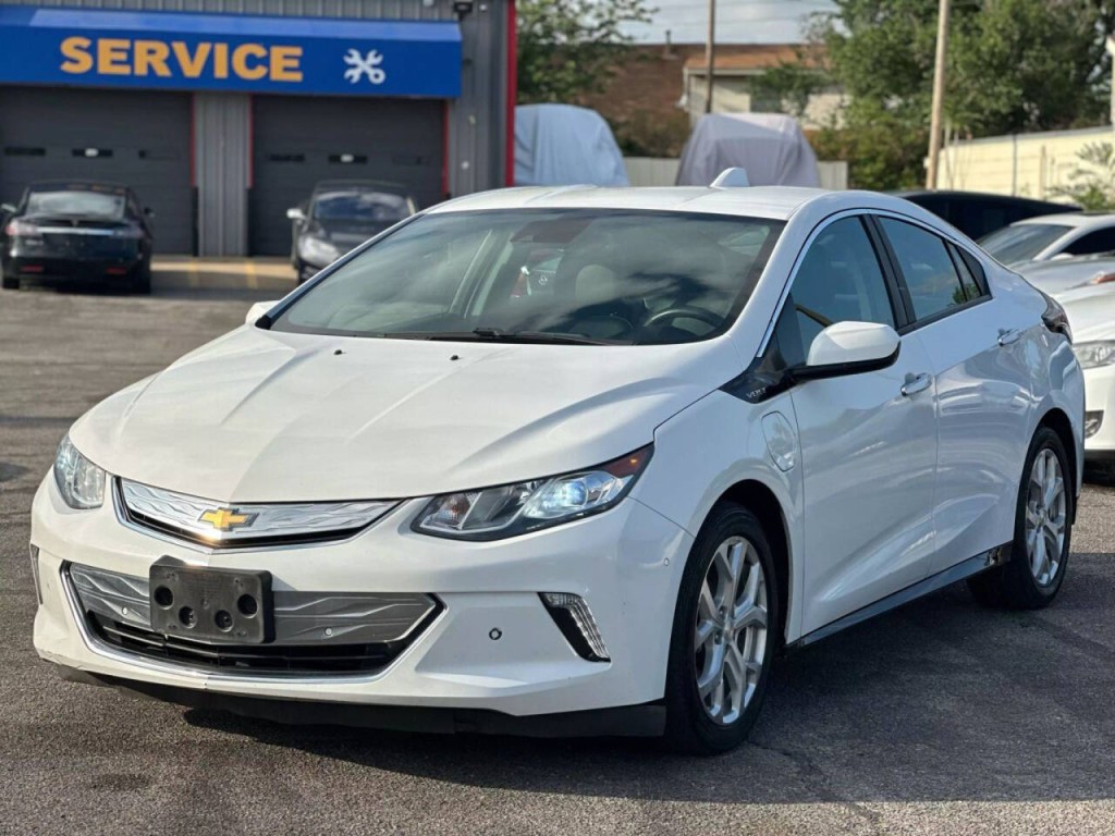 2017 Chevrolet Volt Image 2