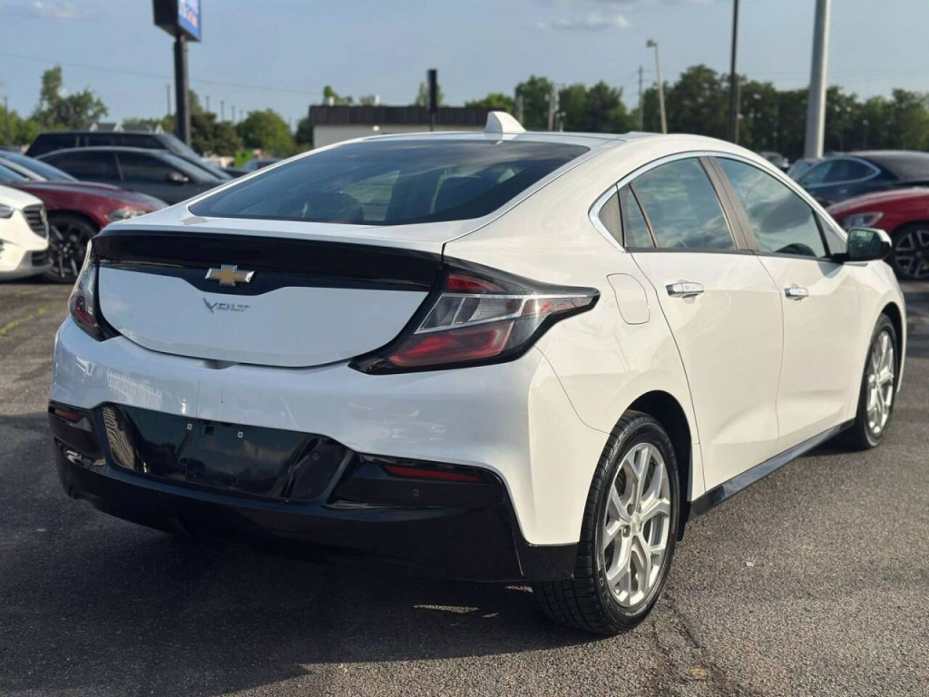 2017 Chevrolet Volt Image 7