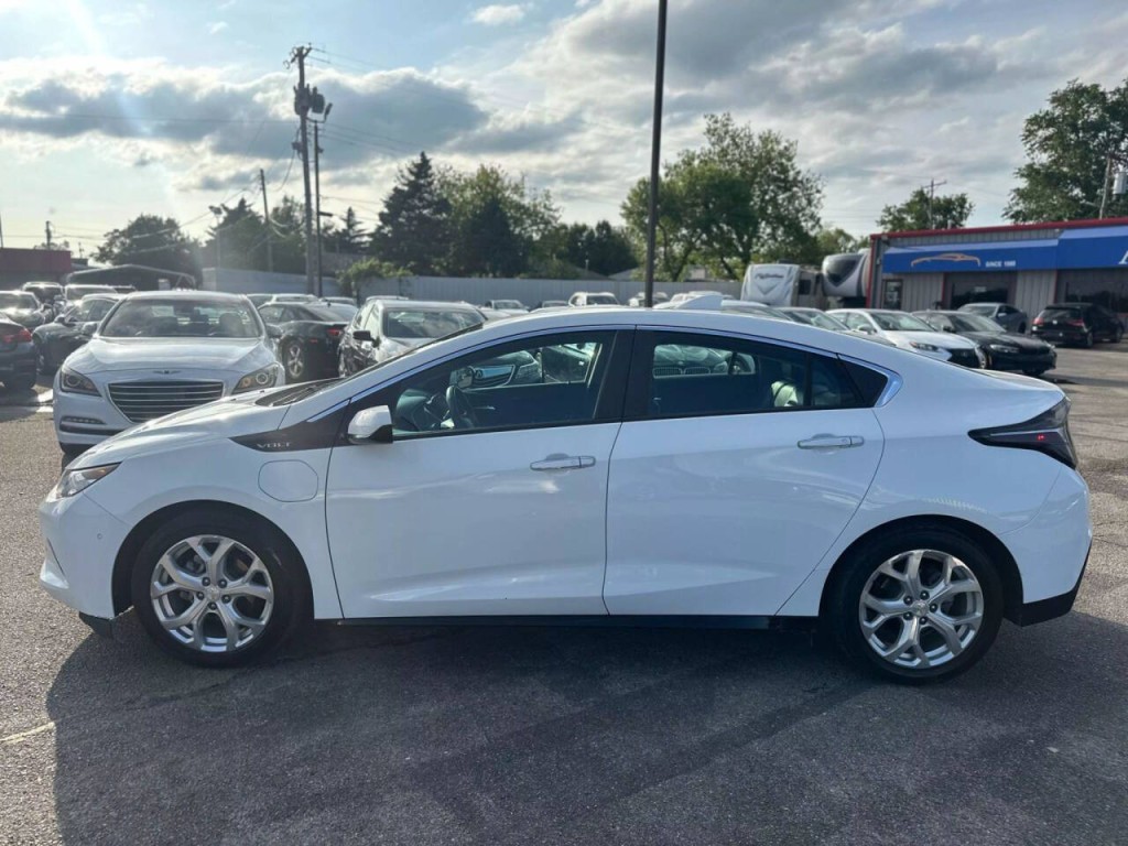 2017 Chevrolet Volt Image 10