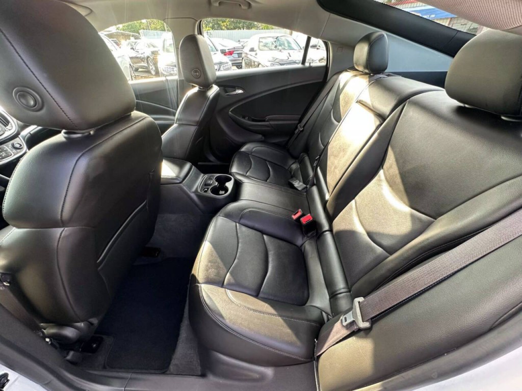 2017 Chevrolet Volt Image 18