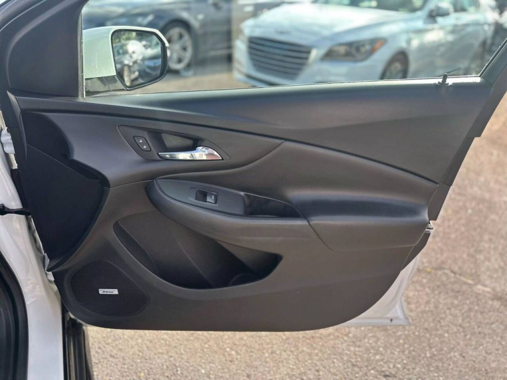 2017 Chevrolet Volt Image 20