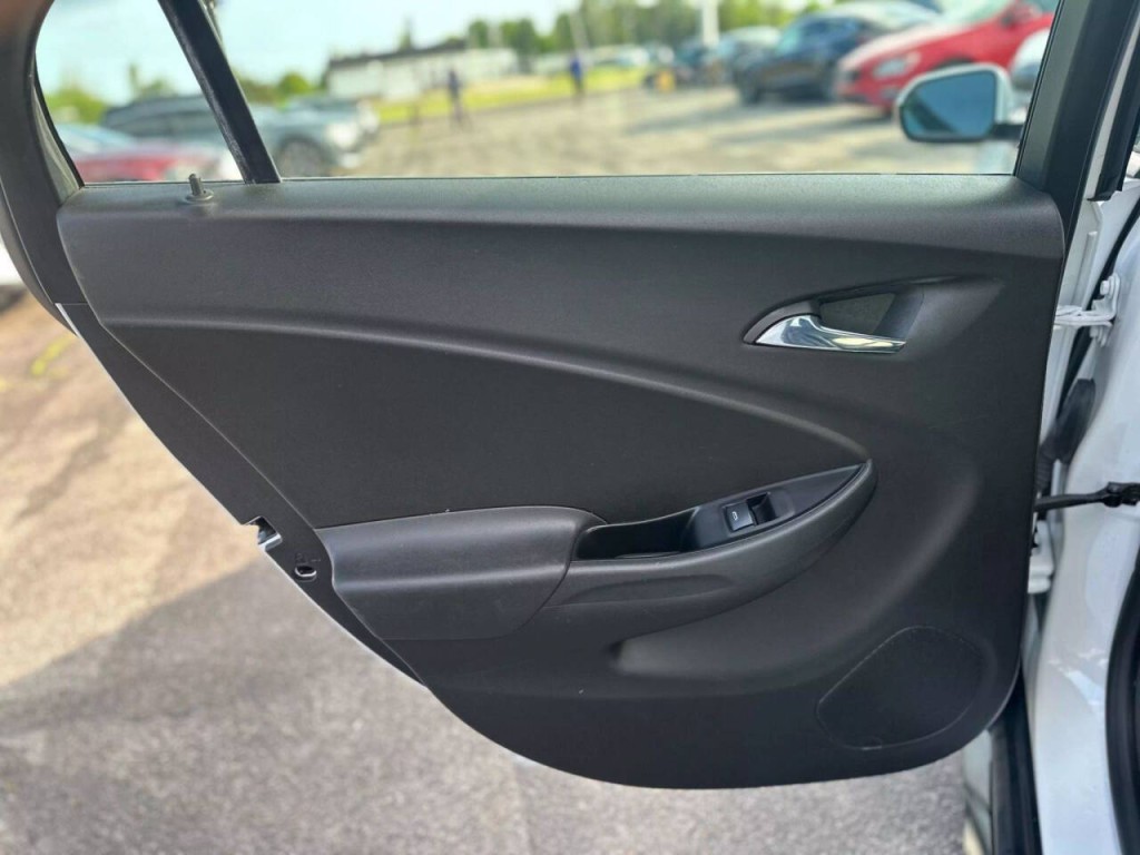 2017 Chevrolet Volt Image 22