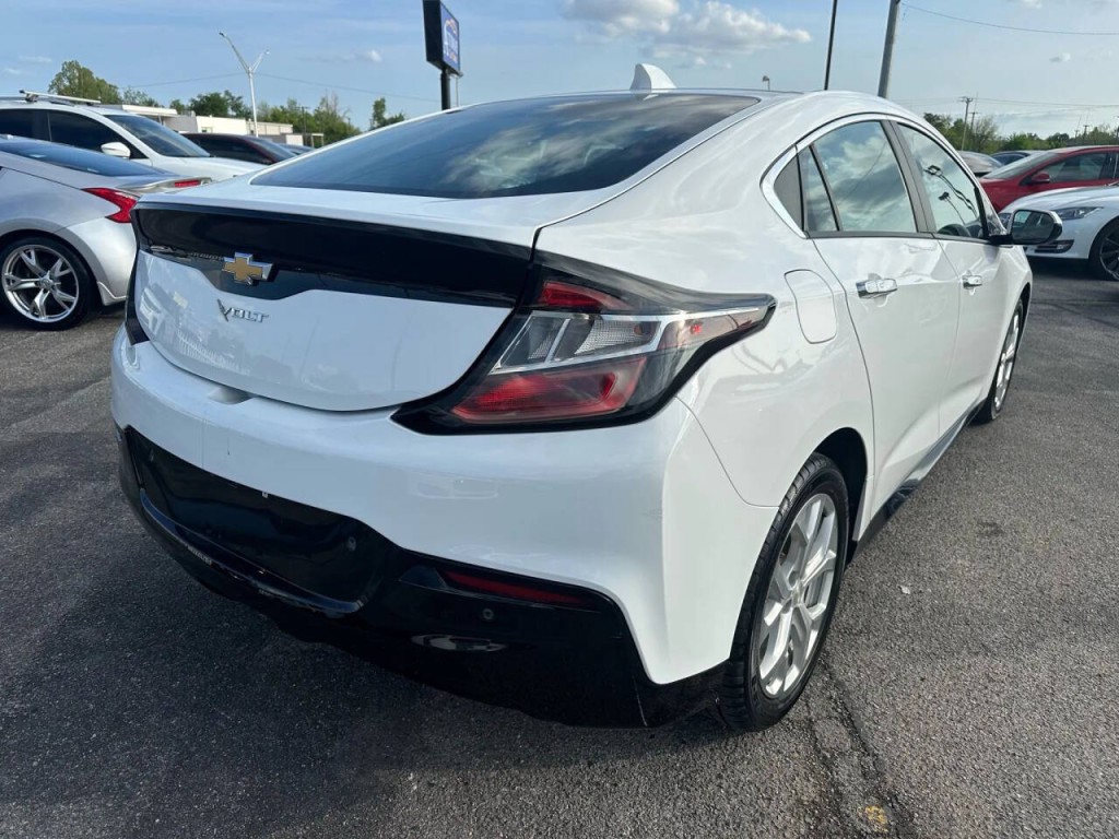 2017 Chevrolet Volt Image 30