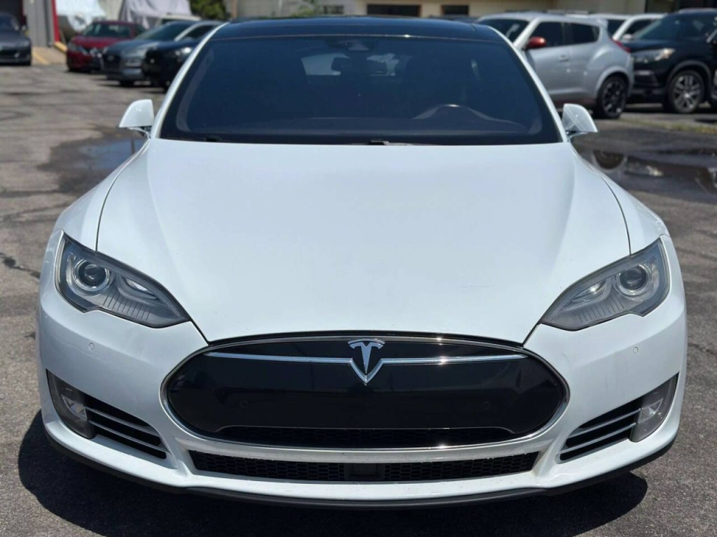 2014 Tesla Model S Image 5