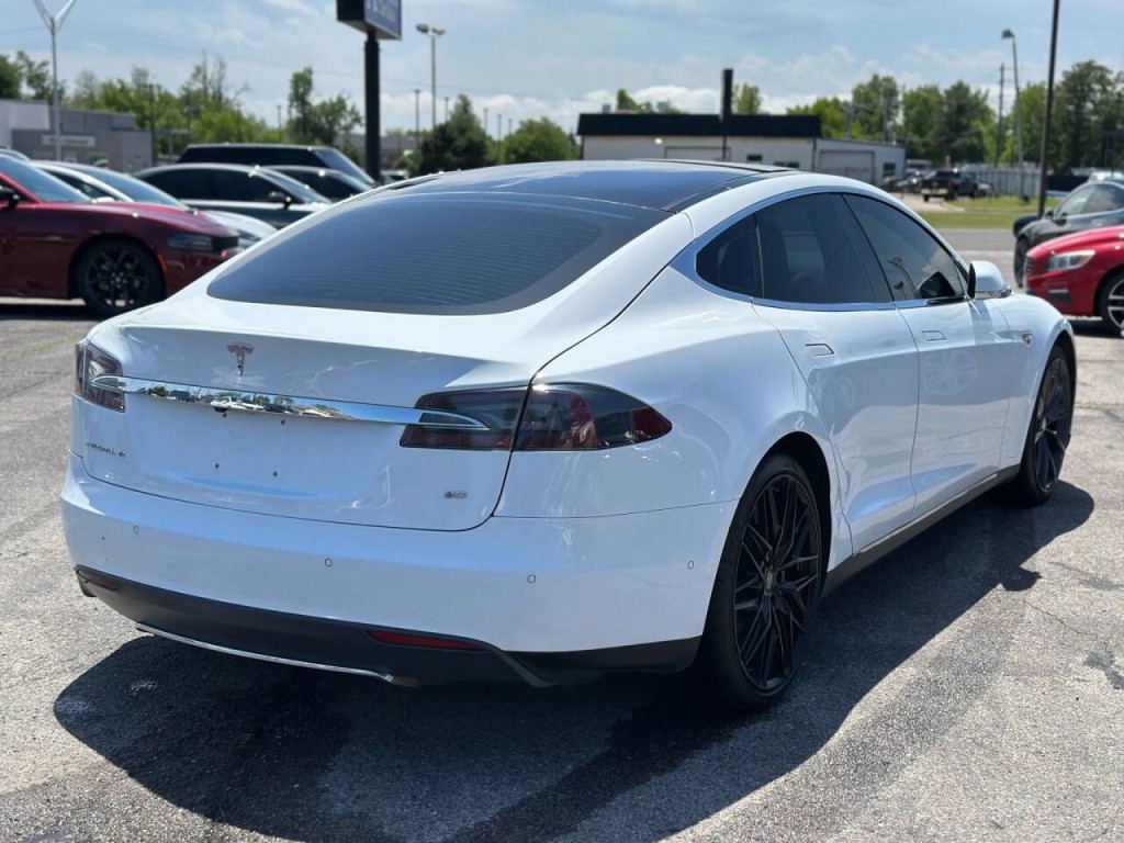 2014 Tesla Model S Image 8