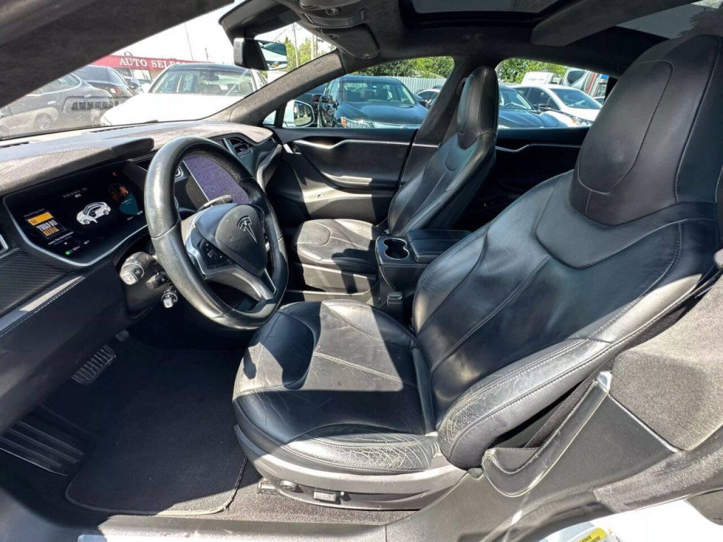 2014 Tesla Model S Image 12