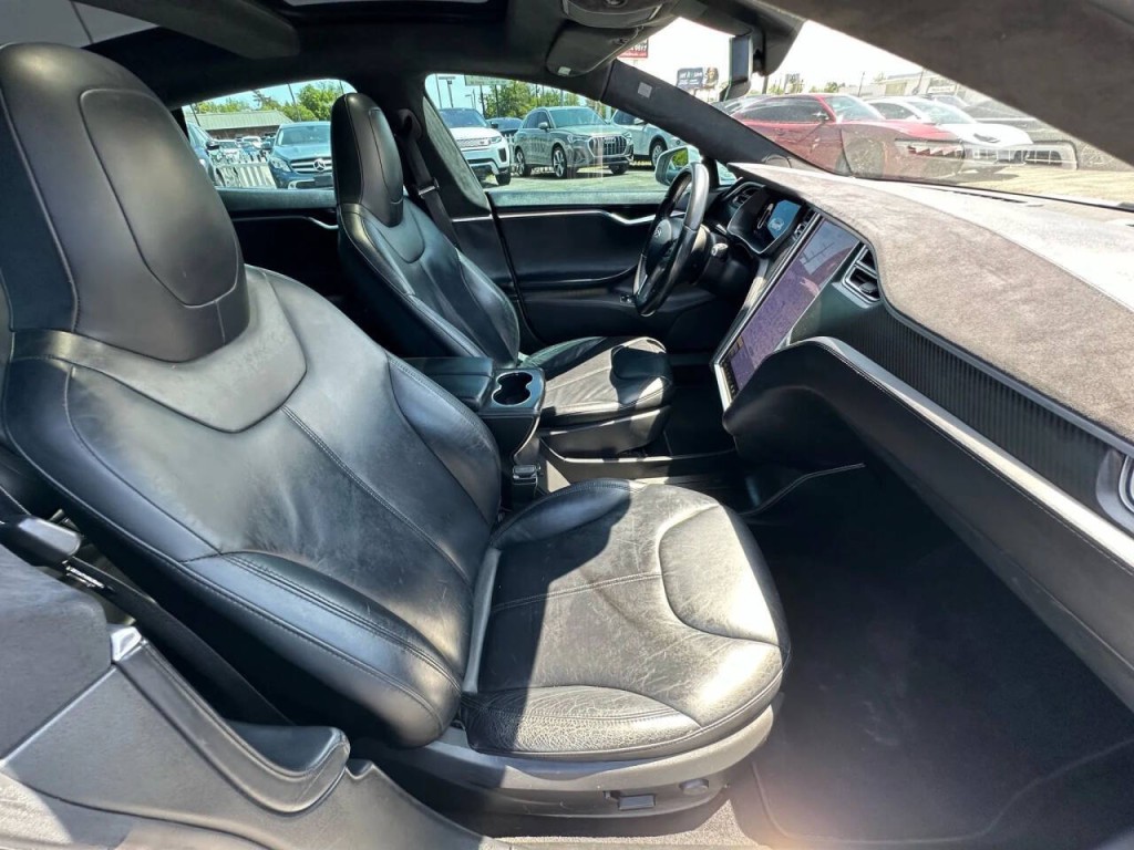 2014 Tesla Model S Image 15