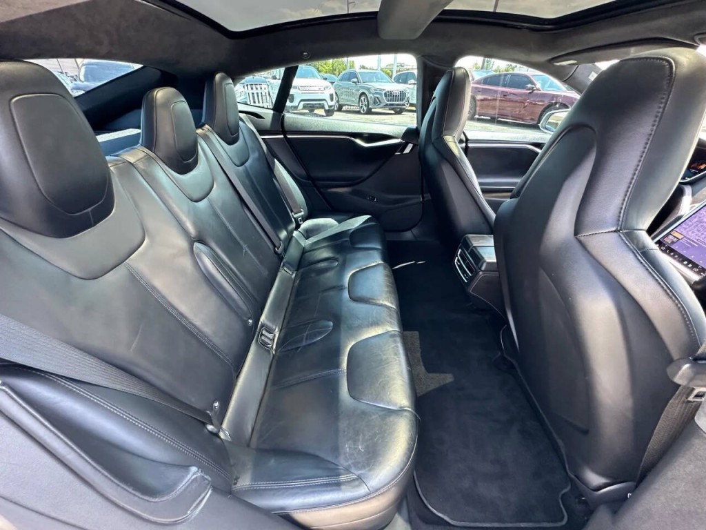 2014 Tesla Model S Image 16
