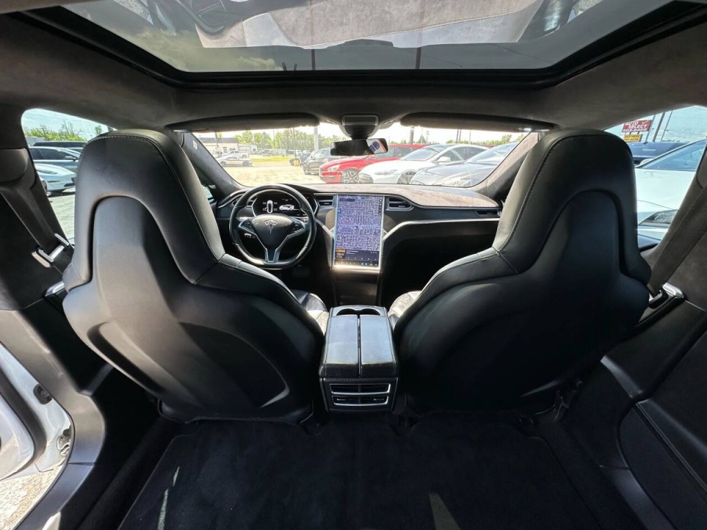 2014 Tesla Model S Image 17