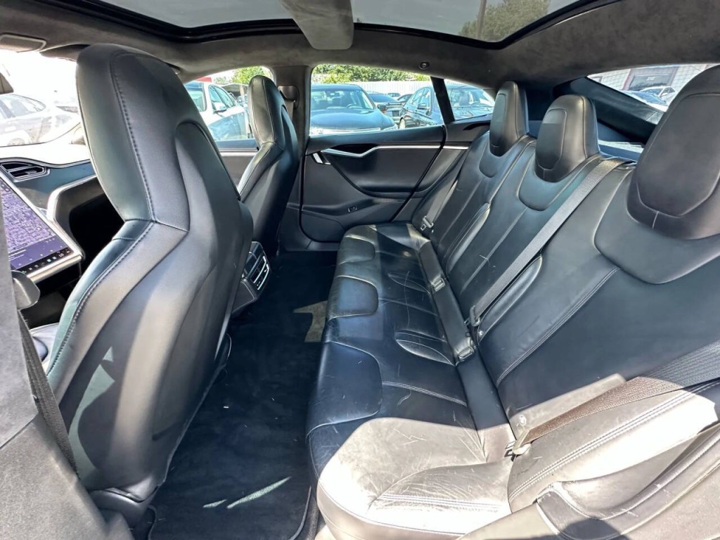 2014 Tesla Model S Image 19