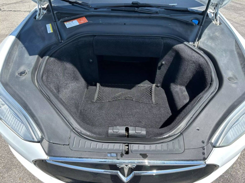 2014 Tesla Model S Image 21