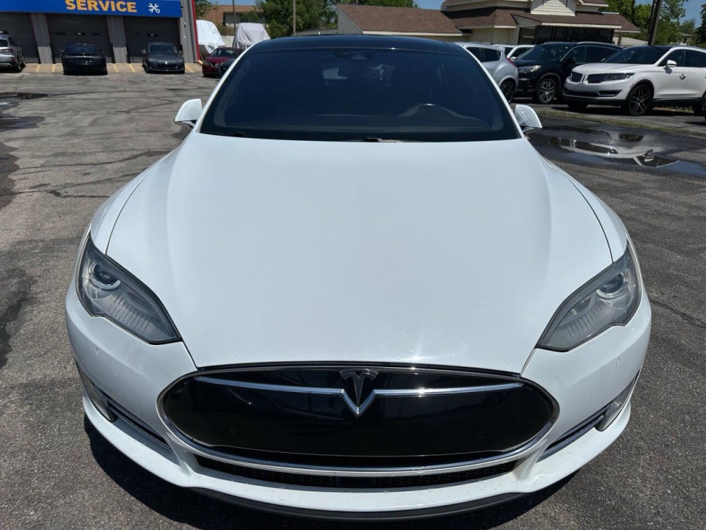 2014 Tesla Model S Image 32