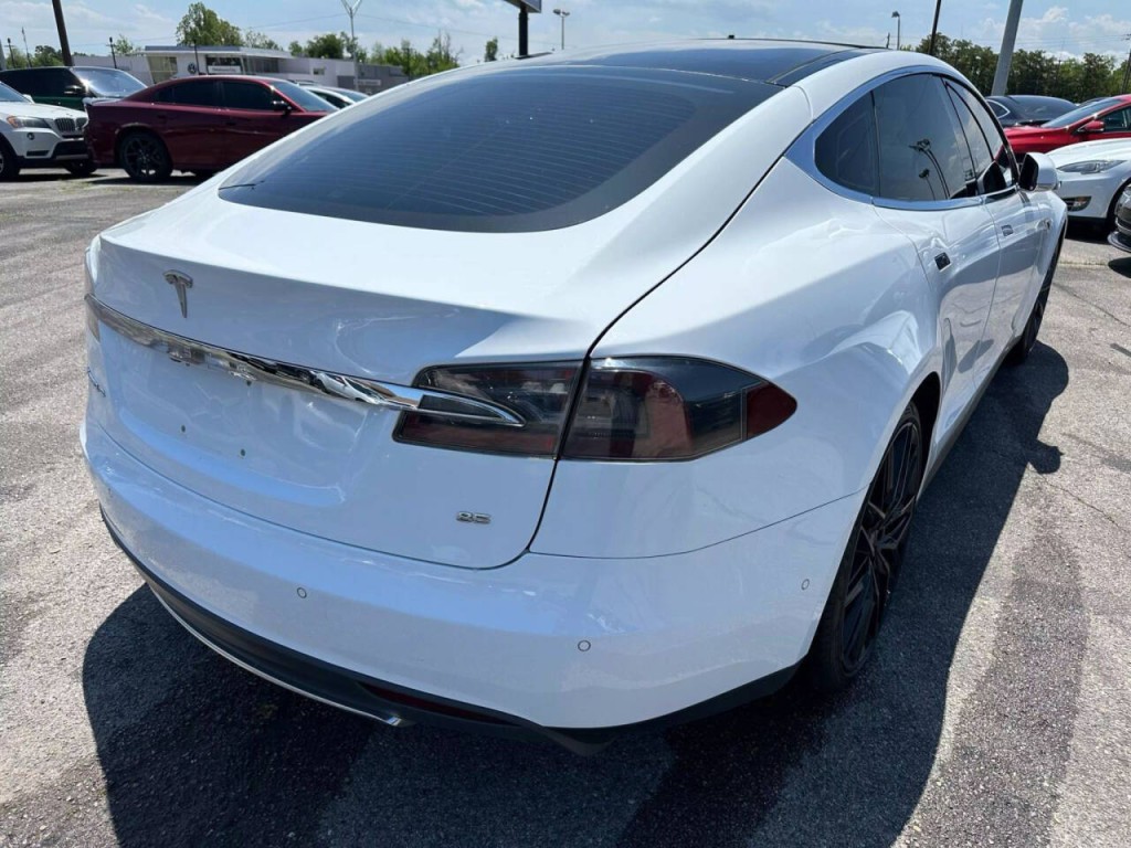 2014 Tesla Model S Image 35