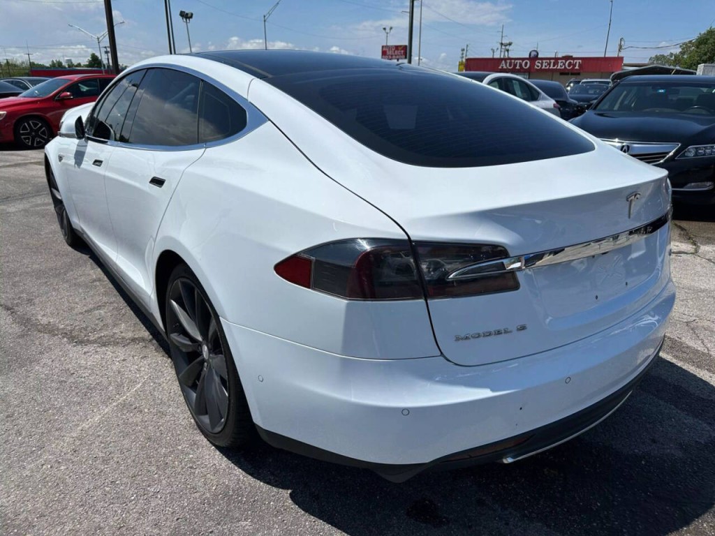 2014 Tesla Model S Image 37