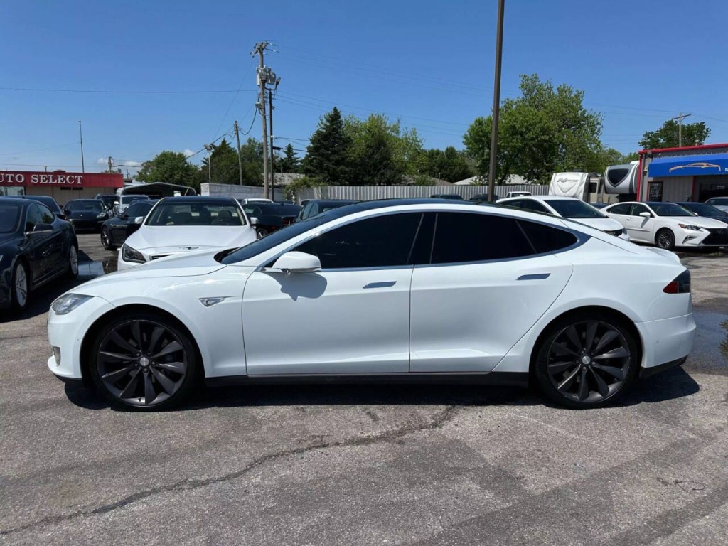 2014 Tesla Model S Image 38