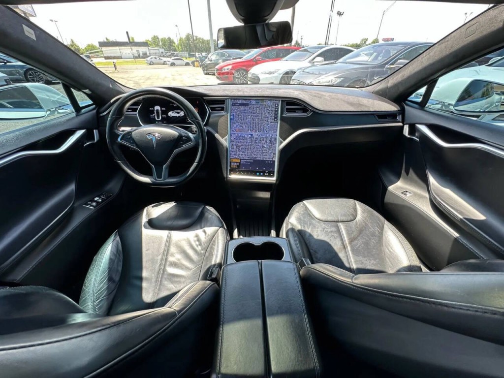 2014 Tesla Model S Image 2