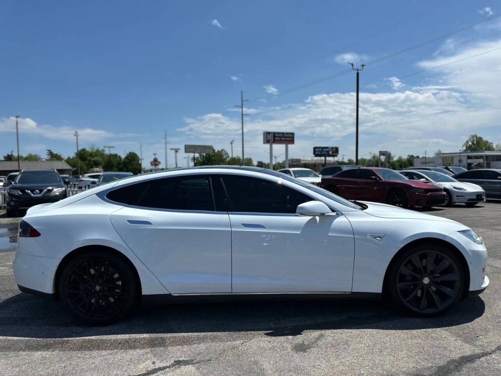 2014 Tesla Model S Image 5
