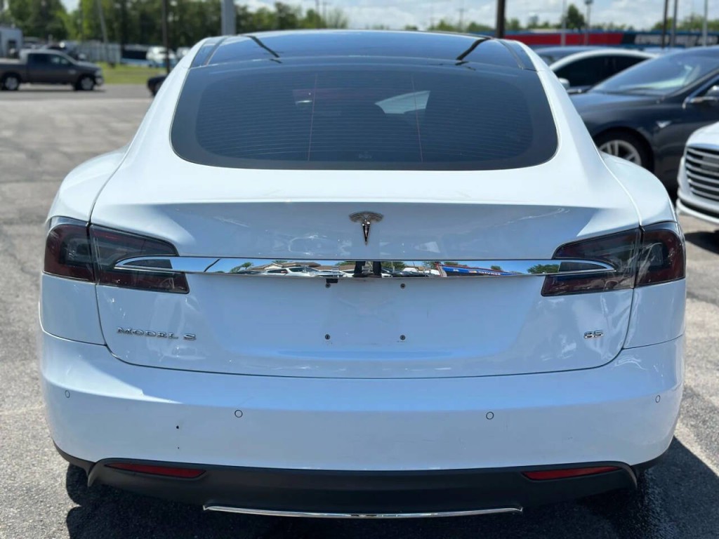 2014 Tesla Model S Image 7