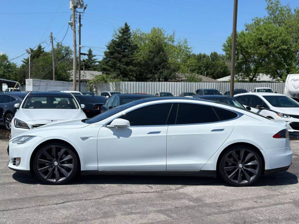 2014 Tesla Model S Image 9