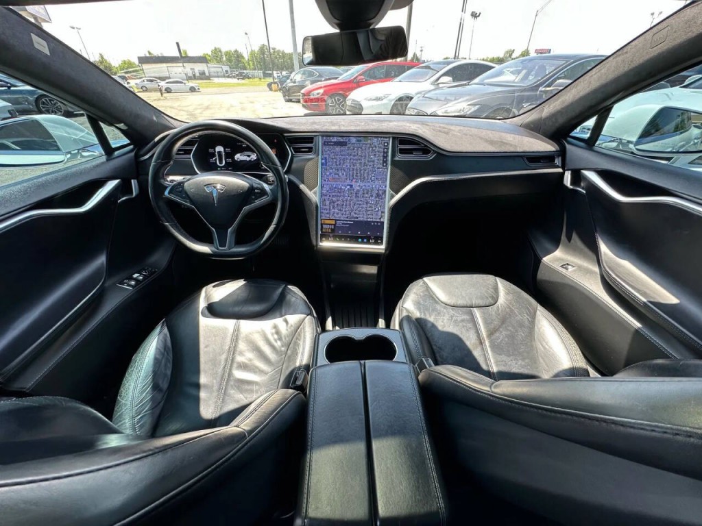 2014 Tesla Model S Image 11