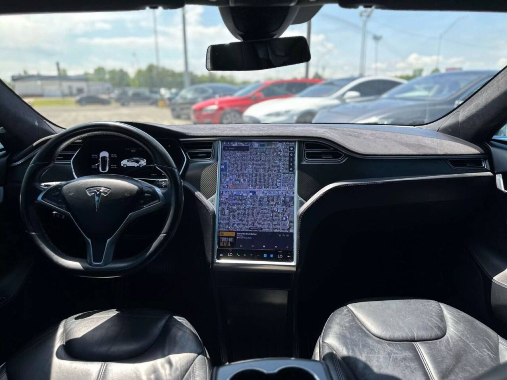 2014 Tesla Model S Image 12