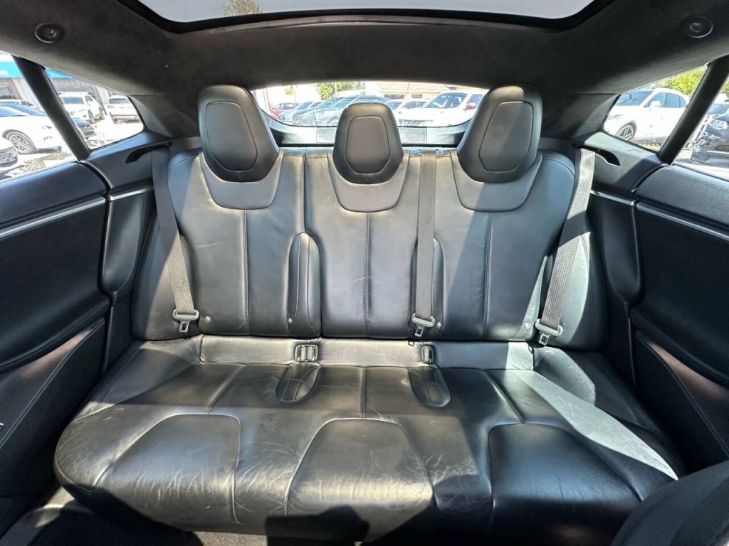 2014 Tesla Model S Image 16