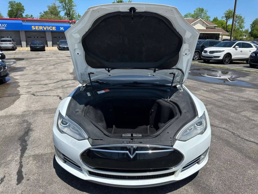 2014 Tesla Model S Image 20