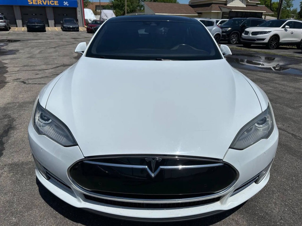 2014 Tesla Model S Image 30